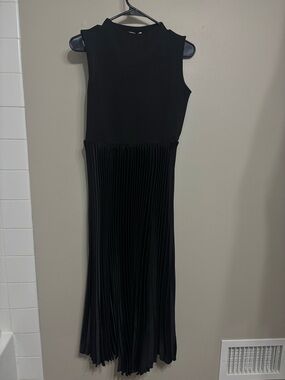 Melloday Black Sleeveless Pleated Midi Dress. Women’s large